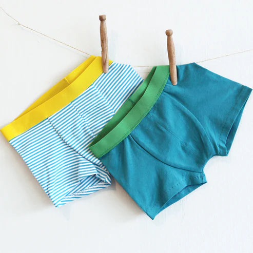 JOHN • Bequeme Pants für Jungs; PAPIERSCHNITT