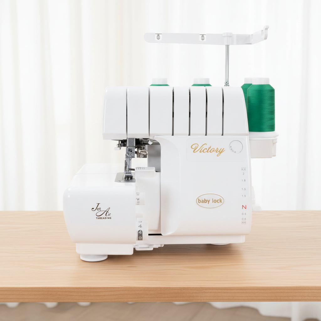 Victory -Overlock, mit Lufteinfädlung der Greifer und automatische Fadenspannug für mehr Komfort