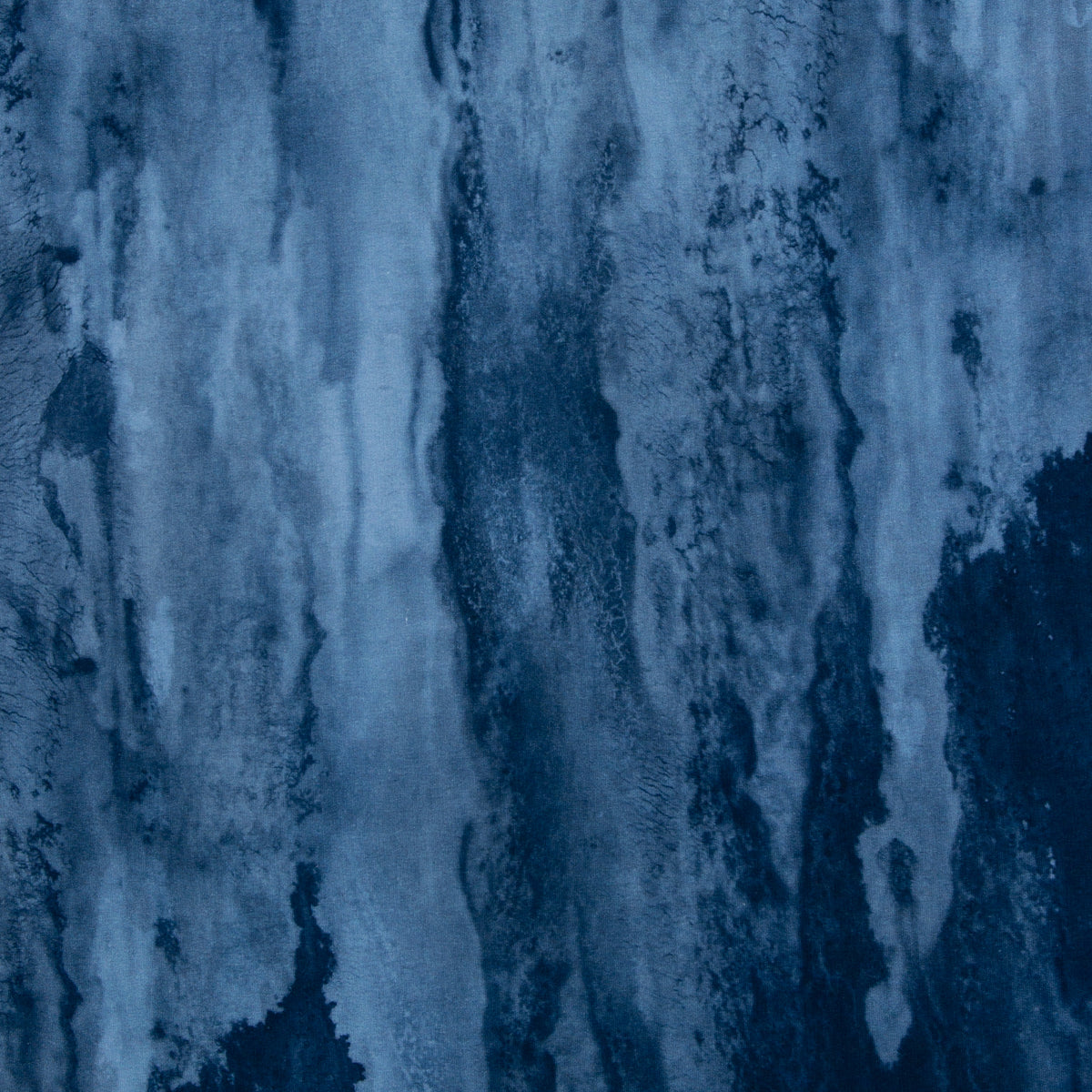Blauer Swafing Softsweat On The Rocks by Thorsten Berger mit abstraktem Ton-in-Ton-Muster in Navy und verschiedenen Blautönen