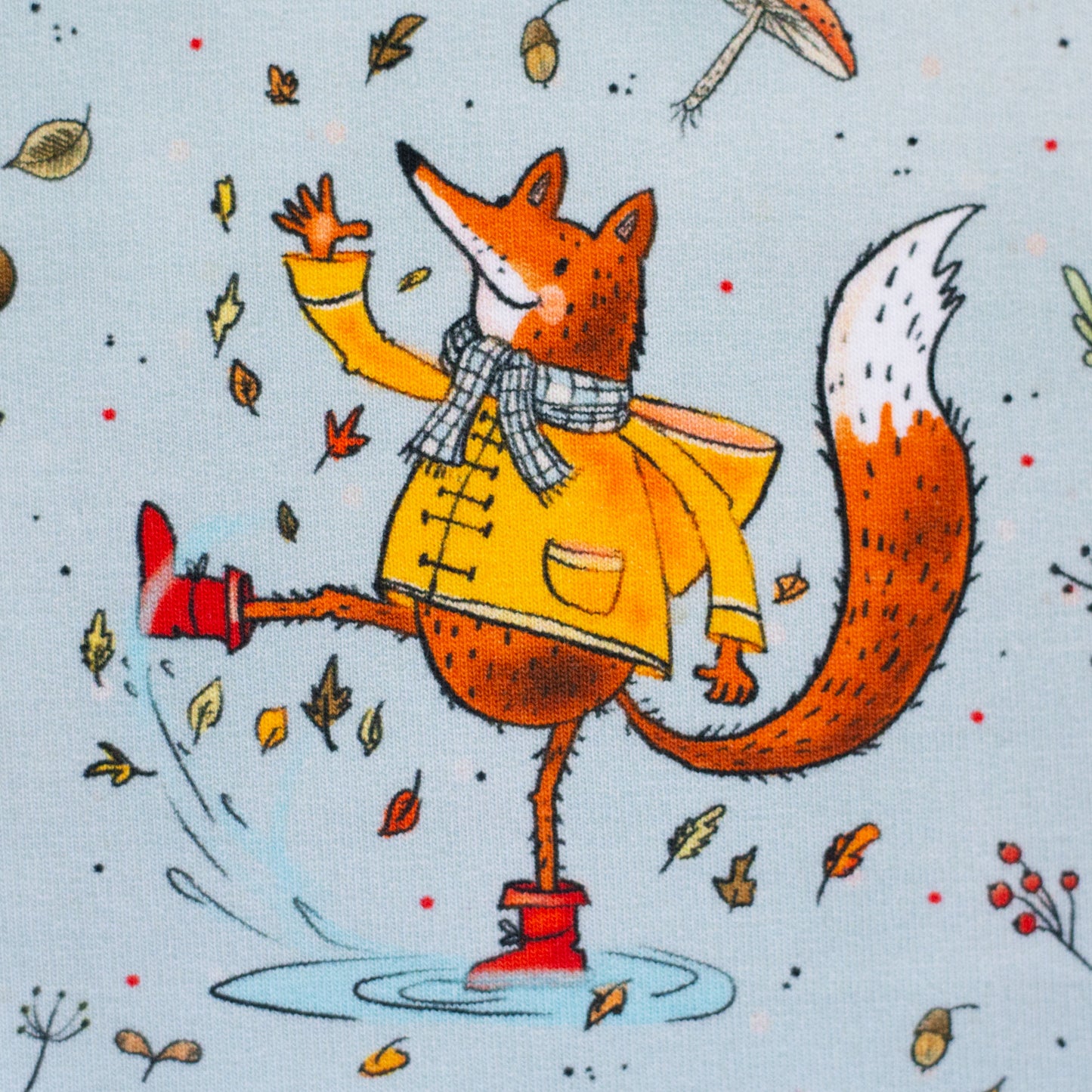 Hellblauer Jersey Lenny mit Fuchs, Maus und Waldtieren in Regenjacken, Gummistiefeln und mit Regenschirm