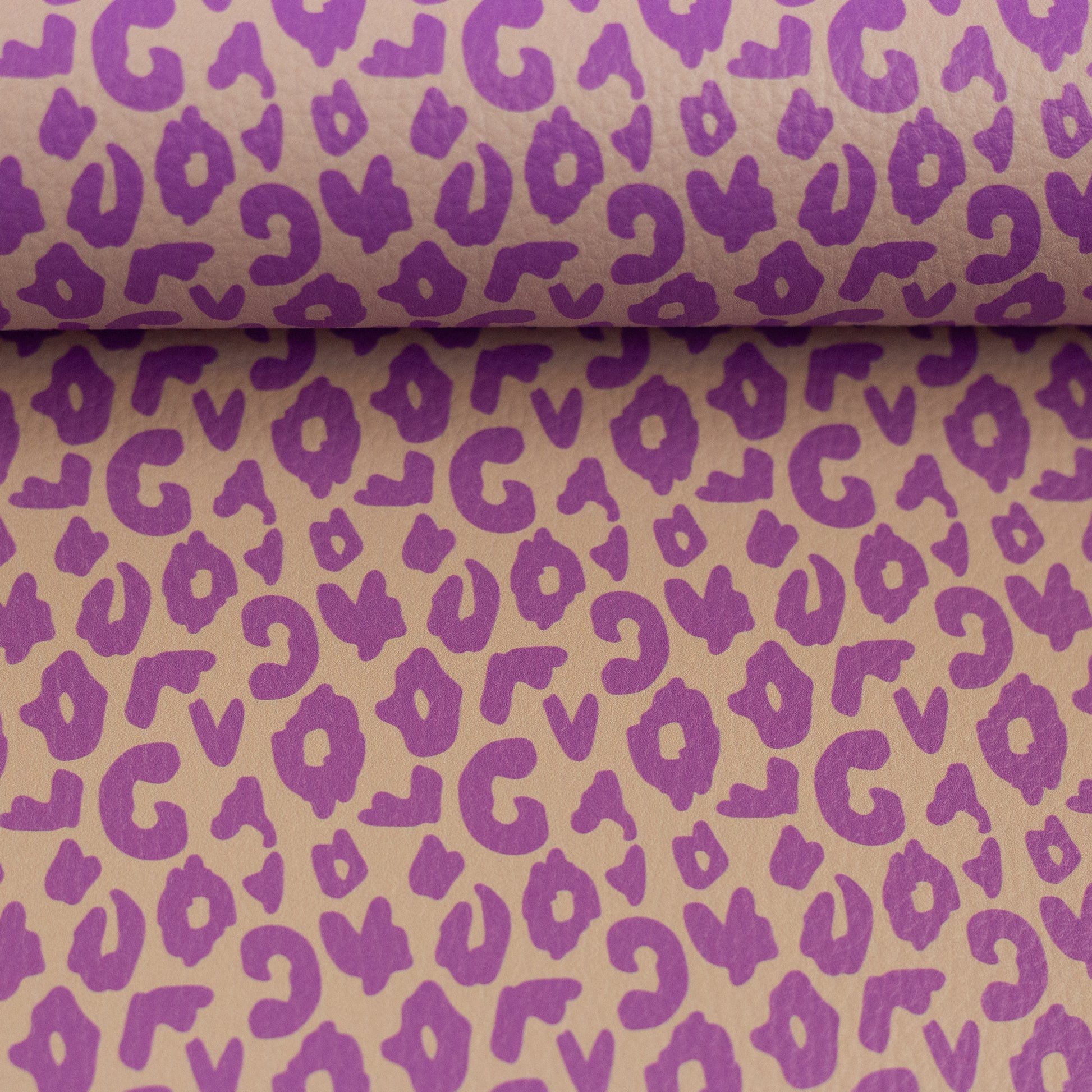 Hochwertiges Kunstleder „Brush & Wild Leo“ by Cherry Picking mit moderner Leo-Optik – ideal für Taschen, Accessoires und kreative Nähprojekte.