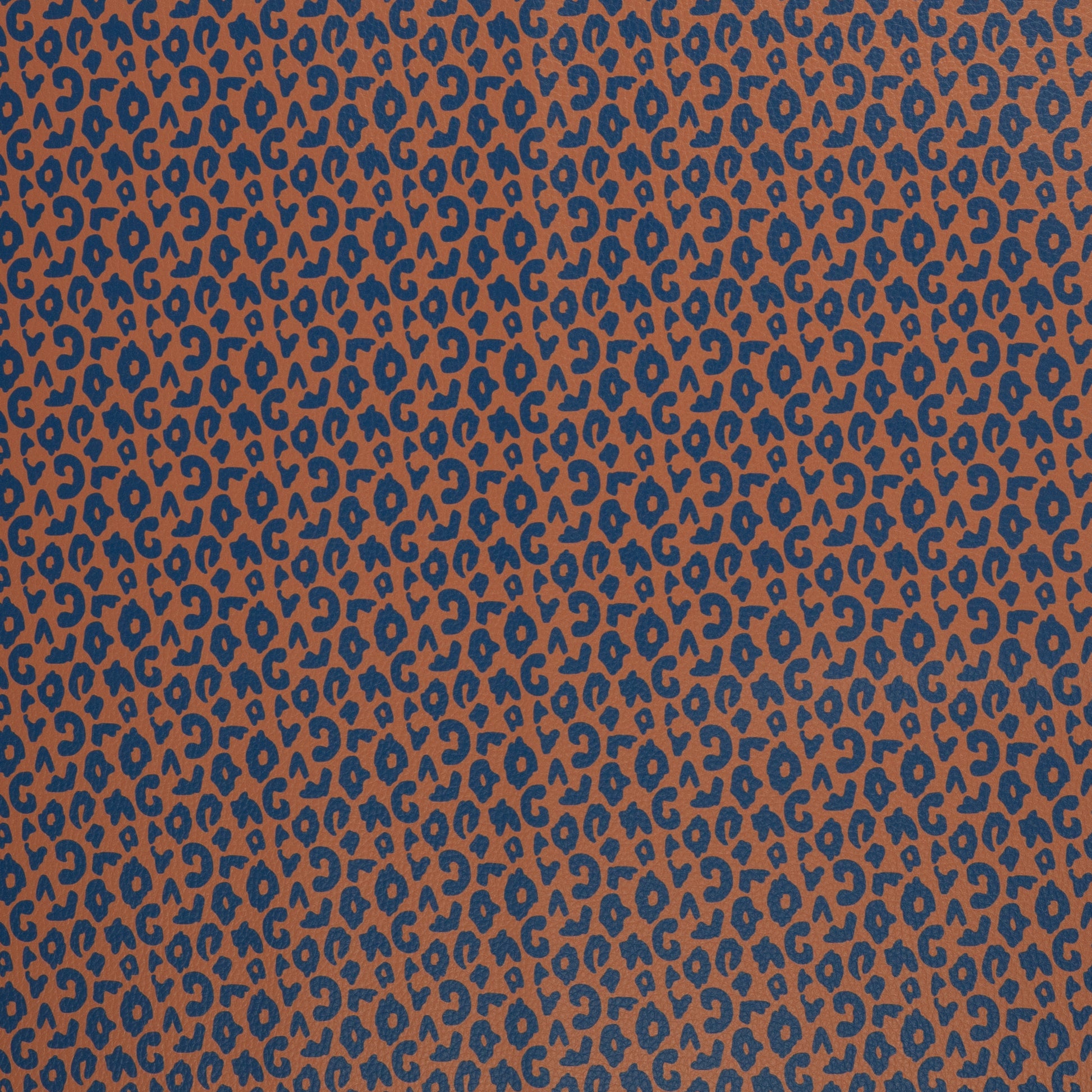 Hochwertiges Kunstleder „Brush & Wild Leo“ by Cherry Picking mit moderner Leo-Optik – ideal für Taschen, Accessoires und kreative Nähprojekte.