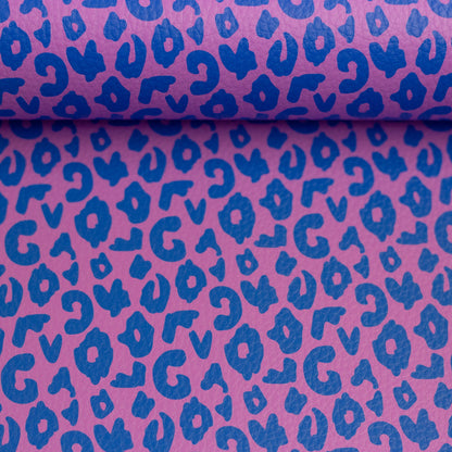 Hochwertiges Kunstleder „Brush & Wild Leo“ by Cherry Picking mit moderner Leo-Optik – ideal für Taschen, Accessoires und kreative Nähprojekte.