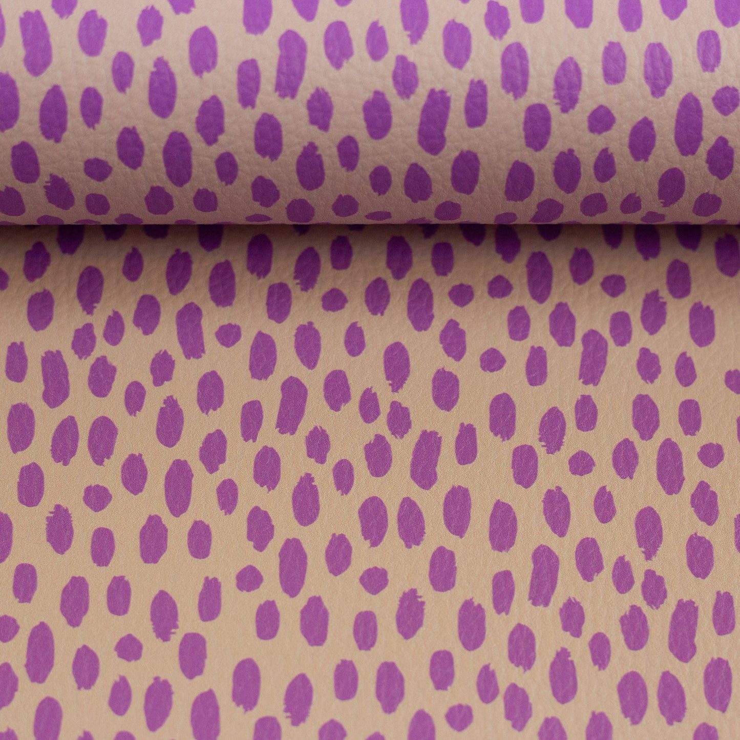Kunstleder „Brush & Wild Dots“ by Cherry Picking mit modernem handgemaltem Tupfendesign in verschiedenen Farbvarianten – perfekt für Taschen, Accessoires und Wohnprojekte.