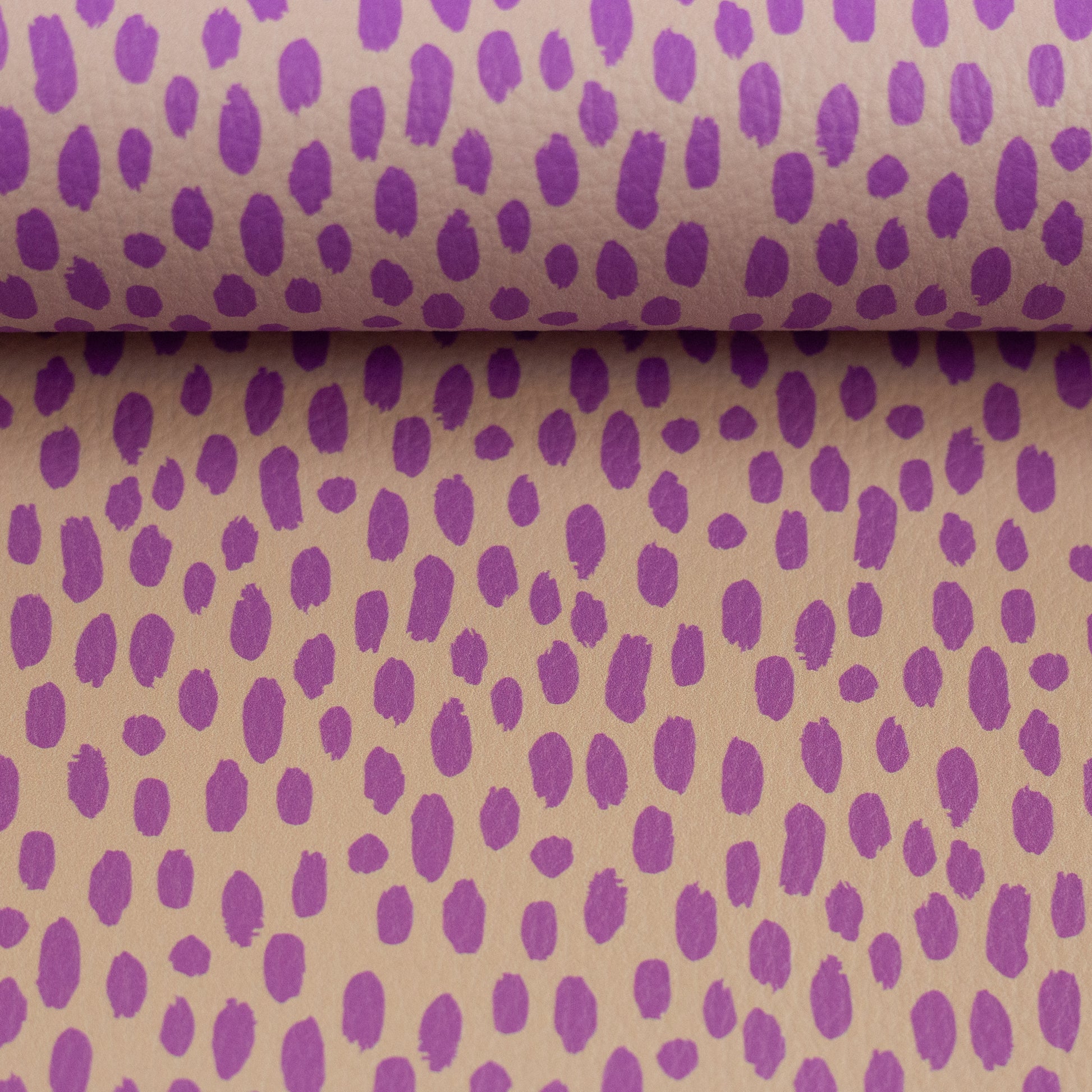 Kunstleder „Brush & Wild Dots“ by Cherry Picking mit modernem handgemaltem Tupfendesign in verschiedenen Farbvarianten – perfekt für Taschen, Accessoires und Wohnprojekte.