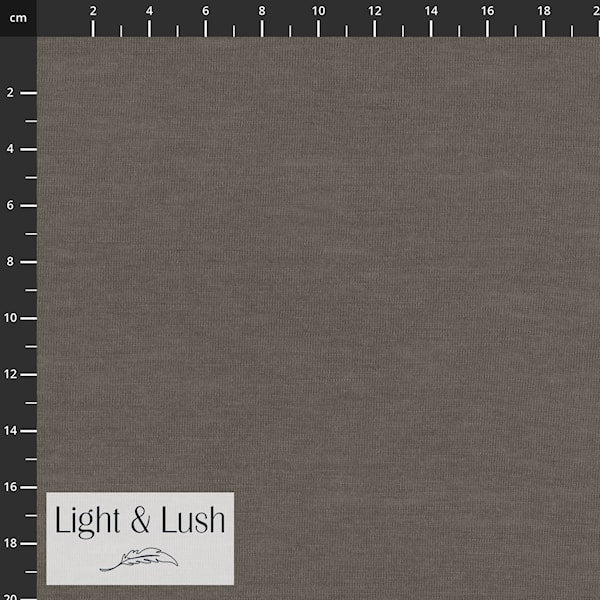 Light & Lush Merinostoff in Braun aus 90 % Merinowolle und 10 % Seide