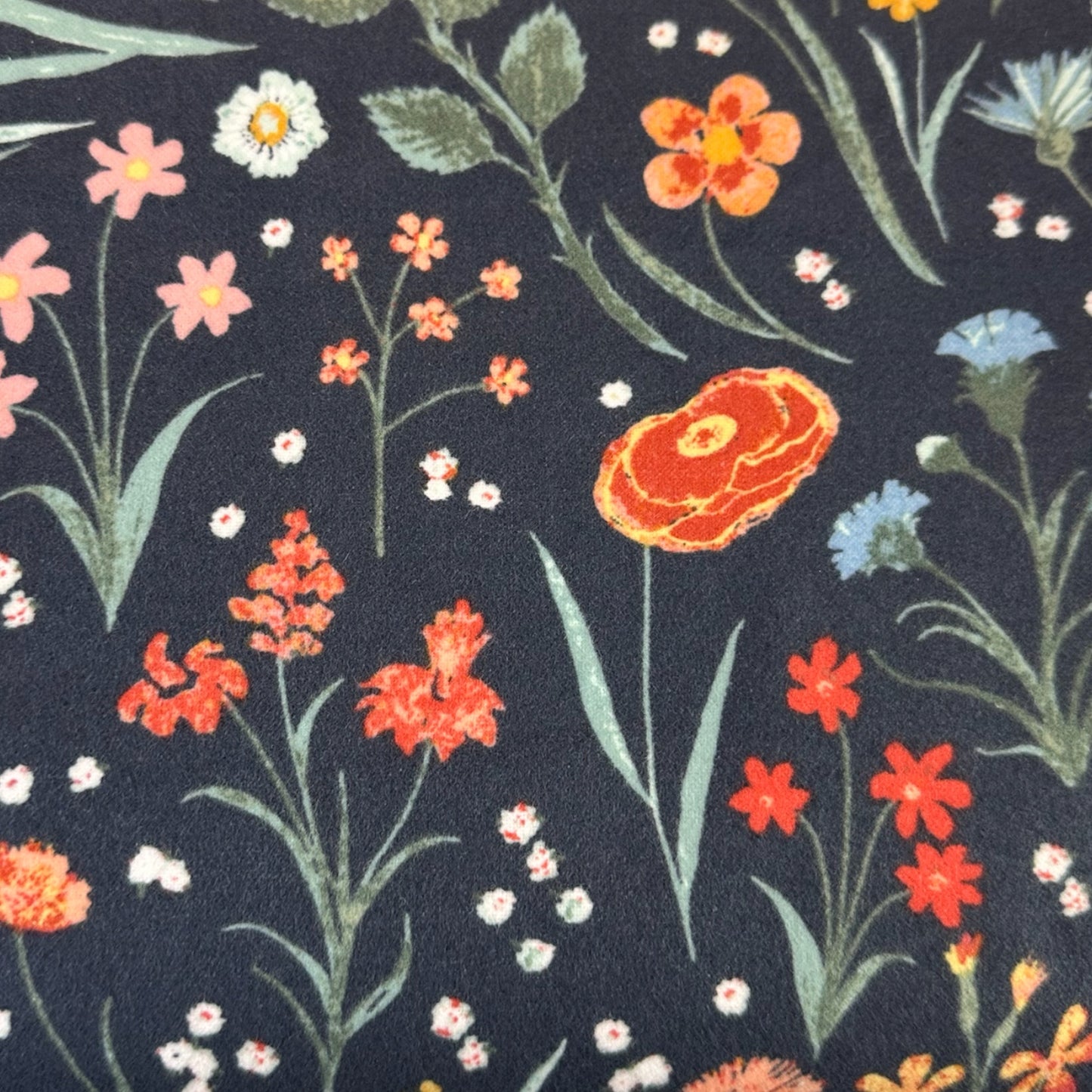 Feiner Blumenflanell aus dem Hause "Art Galerie Fabrics", bekannt für feinste Qualitäten 