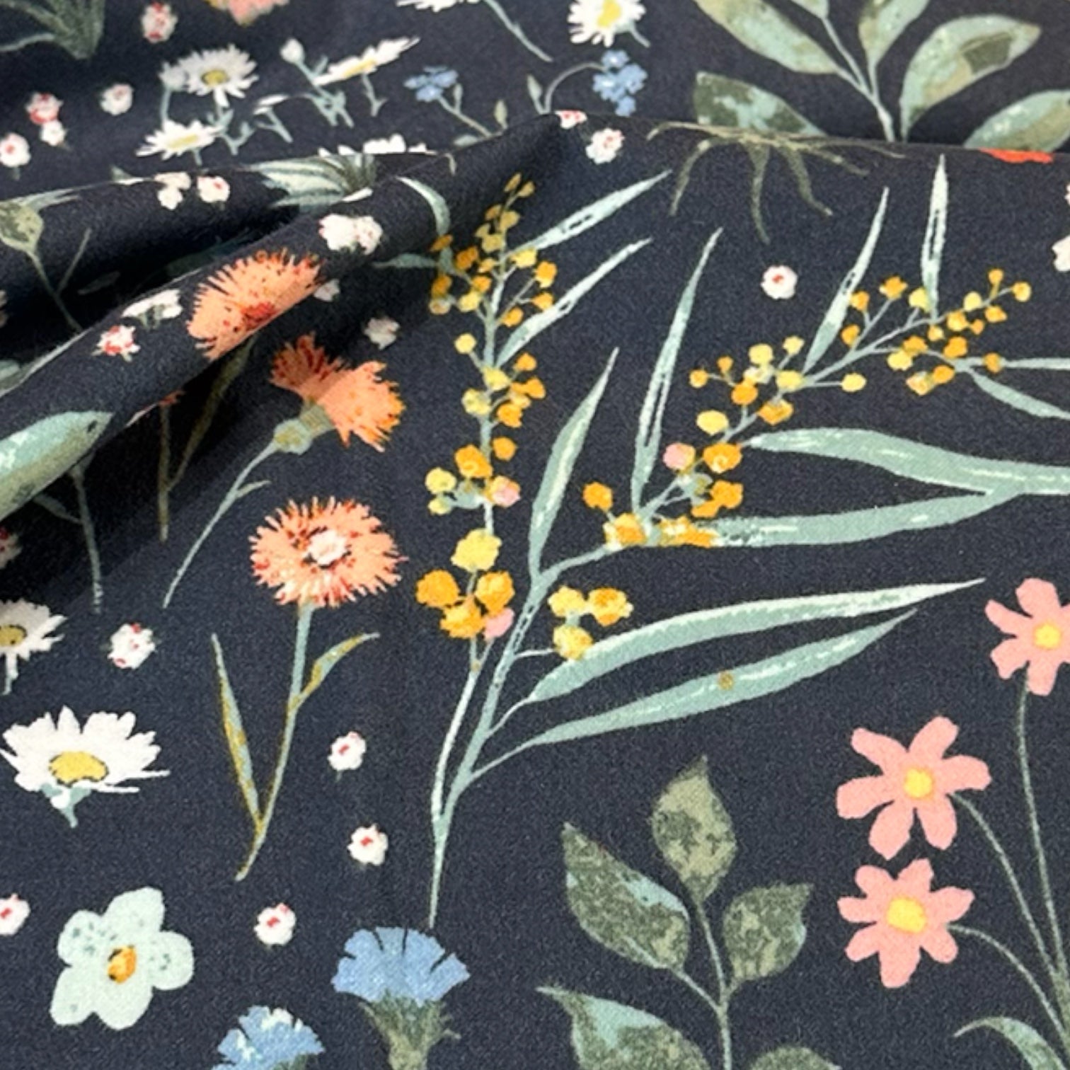 Feiner Blumenflanell aus dem Hause "Art Galerie Fabrics", bekannt für feinste Qualitäten 