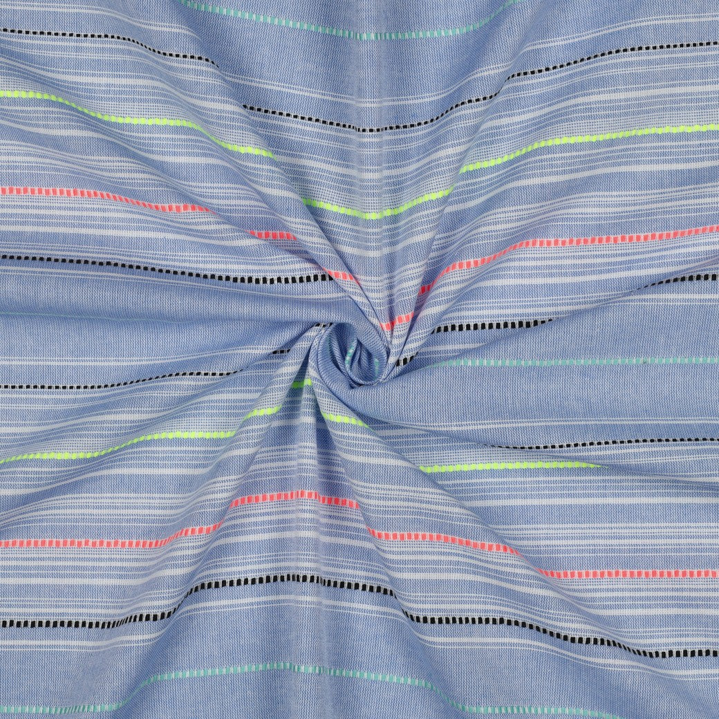 Leichte Baumwoll-Webware in Hellblau mit eingewebten Neonstreifen in Gelb, Koralle und Mint für sommerliche Kleidung und Accessoires.