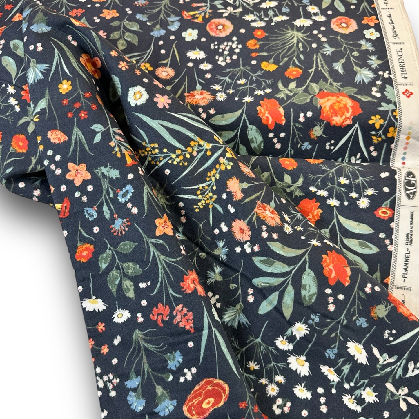 Feiner Blumenflanell aus dem Hause "Art Galerie Fabrics", bekannt für feinste Qualitäten 