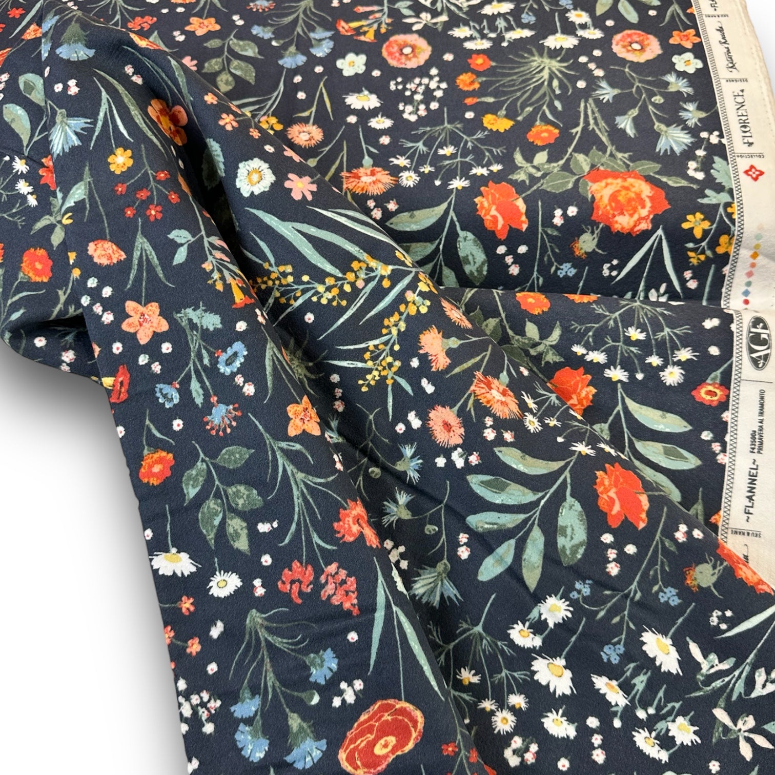 Feiner Blumenflanell aus dem Hause "Art Galerie Fabrics", bekannt für feinste Qualitäten 