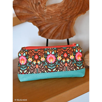Robuster Baumwoll-Canvas mit buntem Folk-Blumenmuster im Retro- und Boho-Stil auf dunklem Hintergrund – ideal für Taschen, Dekorationen und kreative Nähprojekte.