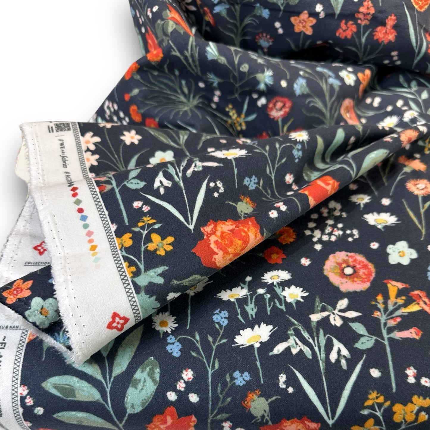 Feiner Blumenflanell aus dem Hause "Art Galerie Fabrics", bekannt für feinste Qualitäten 