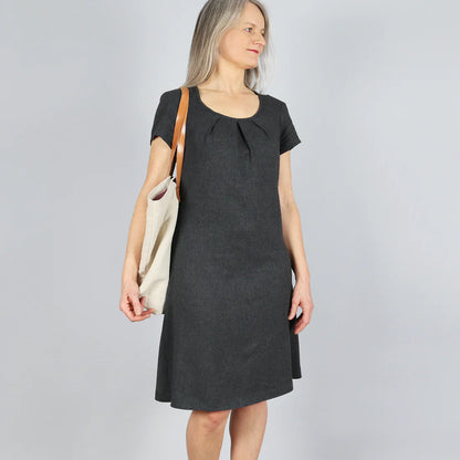 FRAU AMELAND • Kleid mit Falten am Ausschnitt  / Papierschnitt