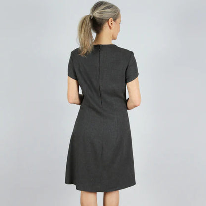 FRAU AMELAND • Kleid mit Falten am Ausschnitt  / Papierschnitt
