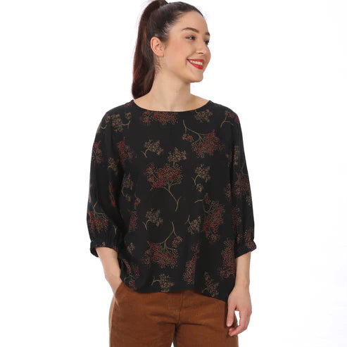FRAU HOLLY • weite Bluse mit gerafftem Ärmelsaum  / Papierschnitt