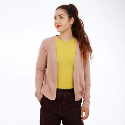 FRAU JACKY • Cardigan mit aufgesetzten Taschen  / Papierschnitt