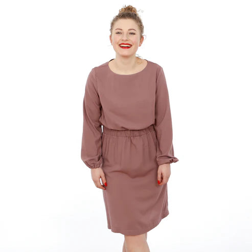 Frau Sanja • Kleid mit Gummizügen / Papierschnitt