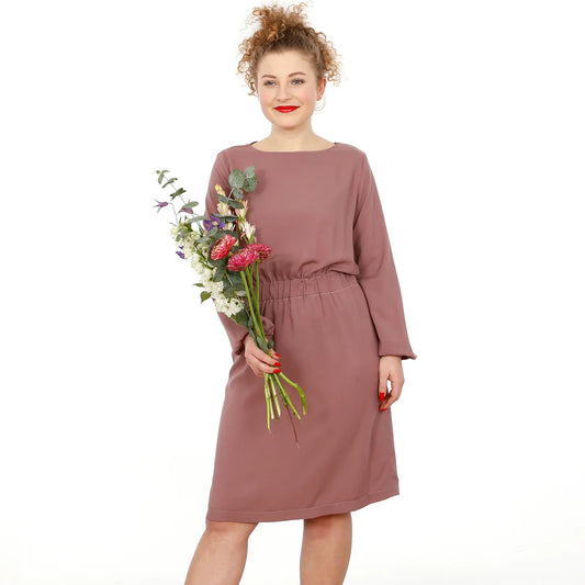 Frau Sanja • Kleid mit Gummizügen / Papierschnitt