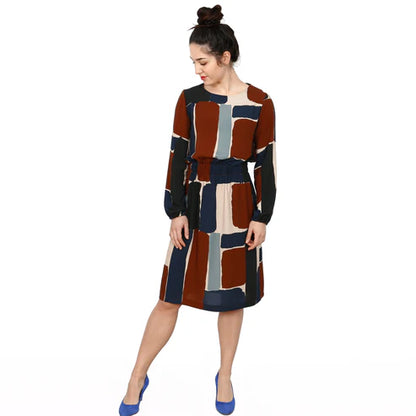 Frau Sanja • Kleid mit Gummizügen / Papierschnitt