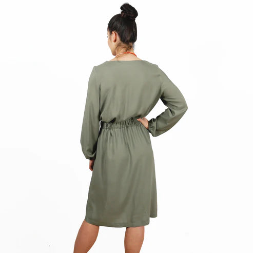 Frau Sanja • Kleid mit Gummizügen / Papierschnitt