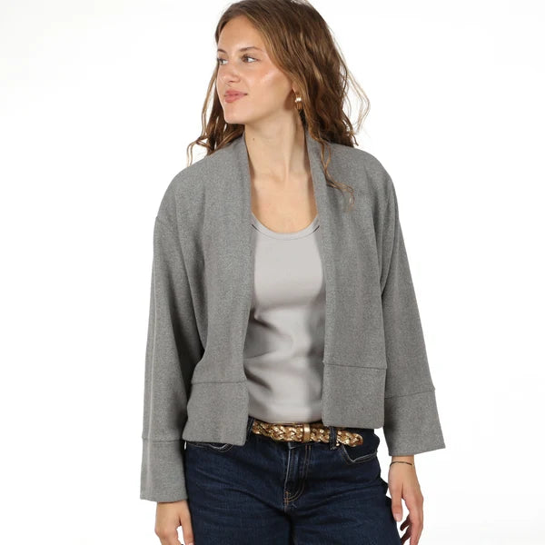 Cardigan FRAU TILDA, Papierschnitt für Damen in XS bis XXL, mit angeschnittenem Kragen, breiten Bündchen und offener Form ohne Verschluss.