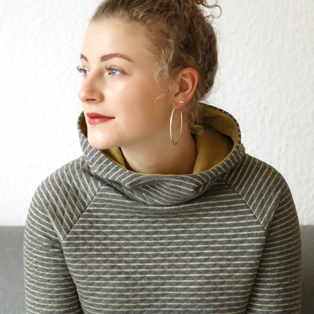 FRAU TONI • Kapuzensweater / Papierschnitt