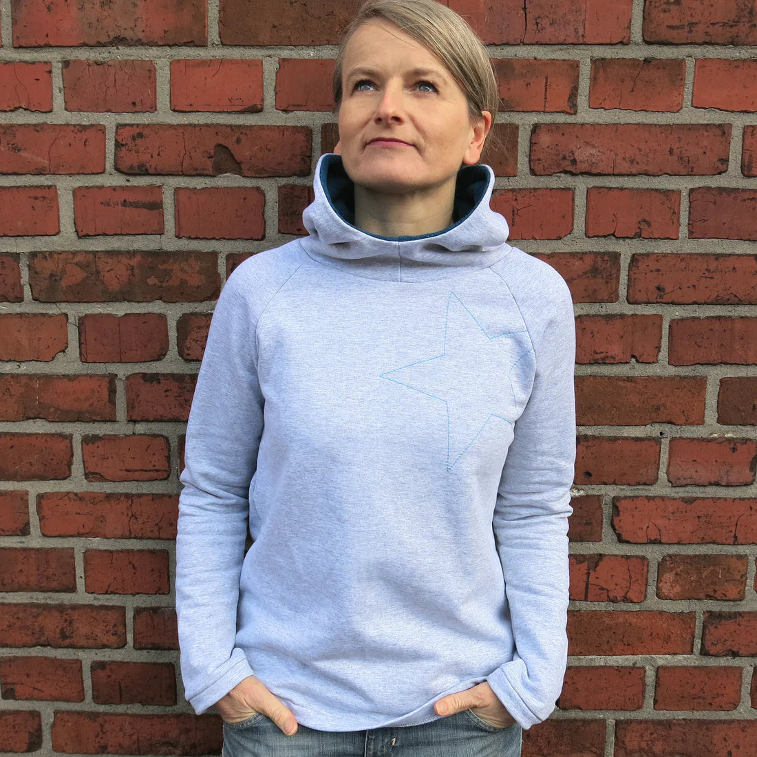 FRAU TONI • Kapuzensweater / Papierschnitt