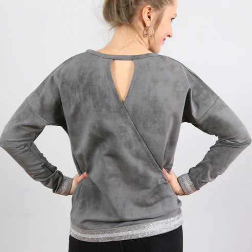 FRAU VEGA • Pulli mit Wickeloptik / Papierschnitt