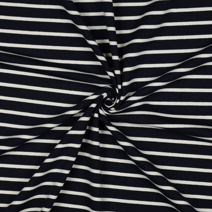 Klassischer French Terry mit feinen maritimen Streifen in Ecru-Schwarz oder Dunkelblau-Weiß aus 95 % Baumwolle und 5 % Elasthan – ideal für Hoodies, Kinderkleidung und zeitlose Freizeitmode.