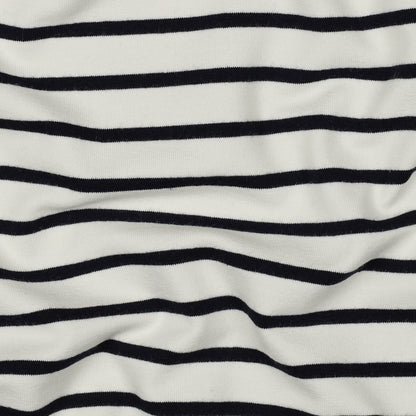 Klassischer French Terry mit feinen maritimen Streifen in Ecru-Schwarz oder Dunkelblau-Weiß aus 95 % Baumwolle und 5 % Elasthan – ideal für Hoodies, Kinderkleidung und zeitlose Freizeitmode.