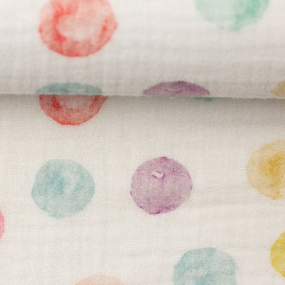 Weißer Musselin von Swafing mit bunten Aquarell-Punkten in Pastellfarben – weicher Baumwollstoff für sommerliche Kleidung, Babyprojekte und Accessoires.