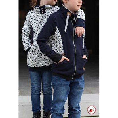 Schnittmuster Manuc Kinder Sweatjacke mit Kapuze oder Kragen und Taschen Größe 74 bis 176