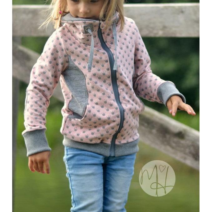 Schnittmuster Manuc Kinder Sweatjacke mit Kapuze oder Kragen und Taschen Größe 74 bis 176