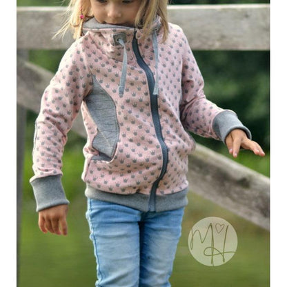 Schnittmuster Manuc Kinder Sweatjacke mit Kapuze oder Kragen und Taschen Größe 74 bis 176