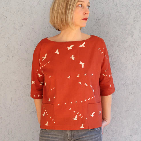 FRAU AIKO kurze Bluse mit Taschen / Papierschnitt