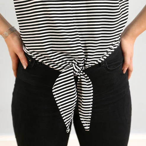 FRAU BILLE Knotenshirt | Papierschnitt
