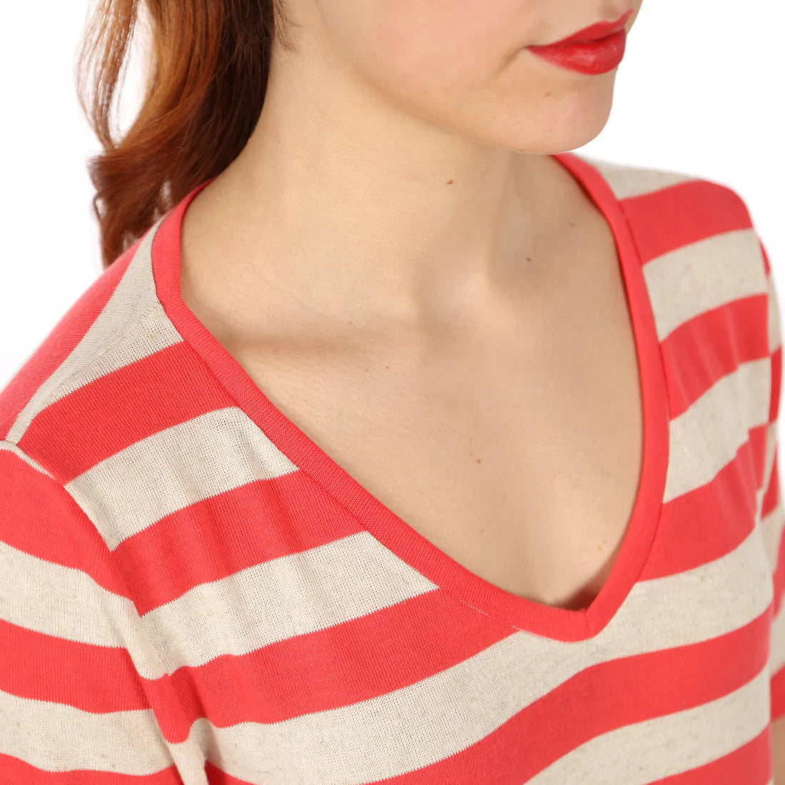 FRAU KAY V-Shirt | Papierschnitt