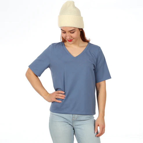 FRAU KAY V-Shirt | Papierschnitt