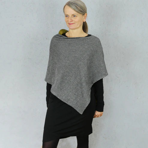 FRAU PENNY Wendeponcho | Papierschnitt