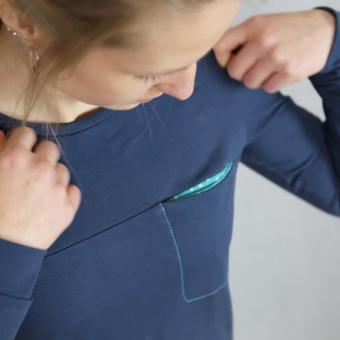 FRAU BENTE • Sweater mit Brusttasche PAPIERSCHNITT