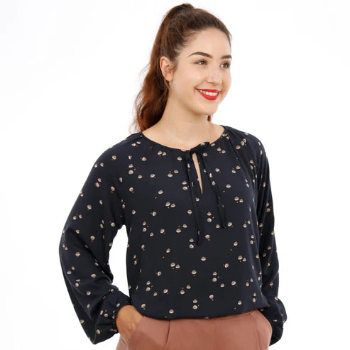 FRAU KRISSI • Bluse mit gekräuseltem Halsloch