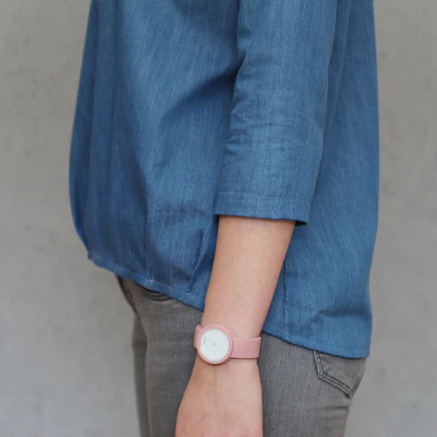 FRAU NINA • Bluse mit Saumfalten PAPIERSCHNITT