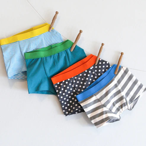 JOHN • Bequeme Pants für Jungs; PAPIERSCHNITT