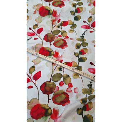 Floraler Viskosestoff Blütenpoesie von light&lush mit roten Blüten 140 cm breit 100% Viskose 🌸