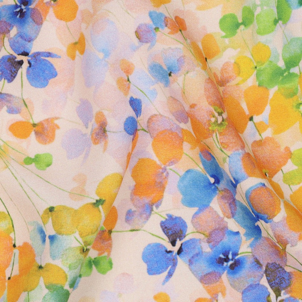Leichte Radiance Viskose mit farbenfrohem Blätter-Digitalprint in Blau, Gelb, Grün und Apricot – ideal für sommerliche Kleidung.