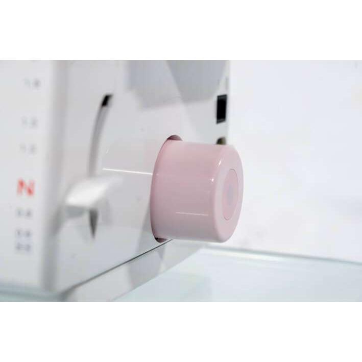 Überall an der Babylock enlighten blosson finden sich Teile in der Farbe rosa, das macht sie zu einer Besonderheit.