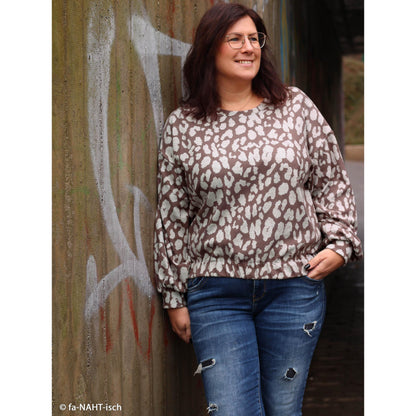Swafing Strickstoff Emily aus Baumwolle mit modernem Leomuster für Pullover, Cardigans und Kleider