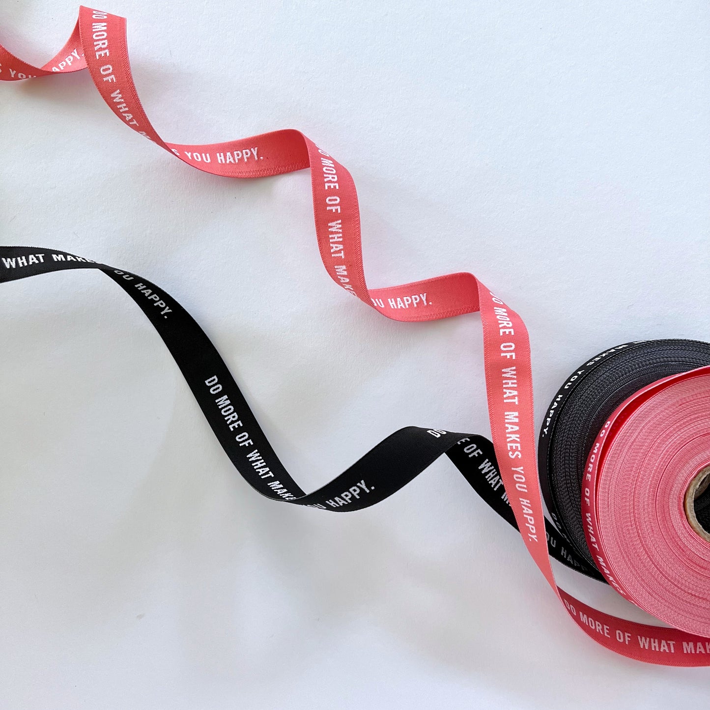 Satinband „Do more of what makes you happy“ – von Prülla #mehretikette