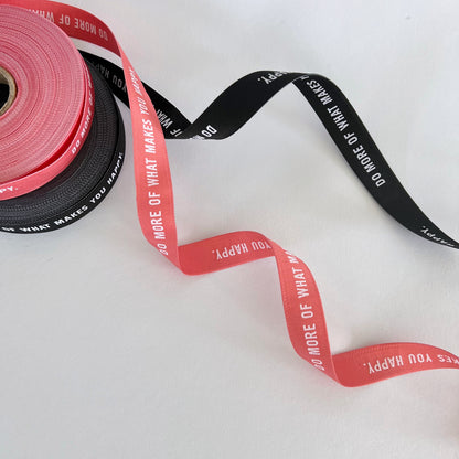 Satinband „Do more of what makes you happy“ – von Prülla #mehretikette